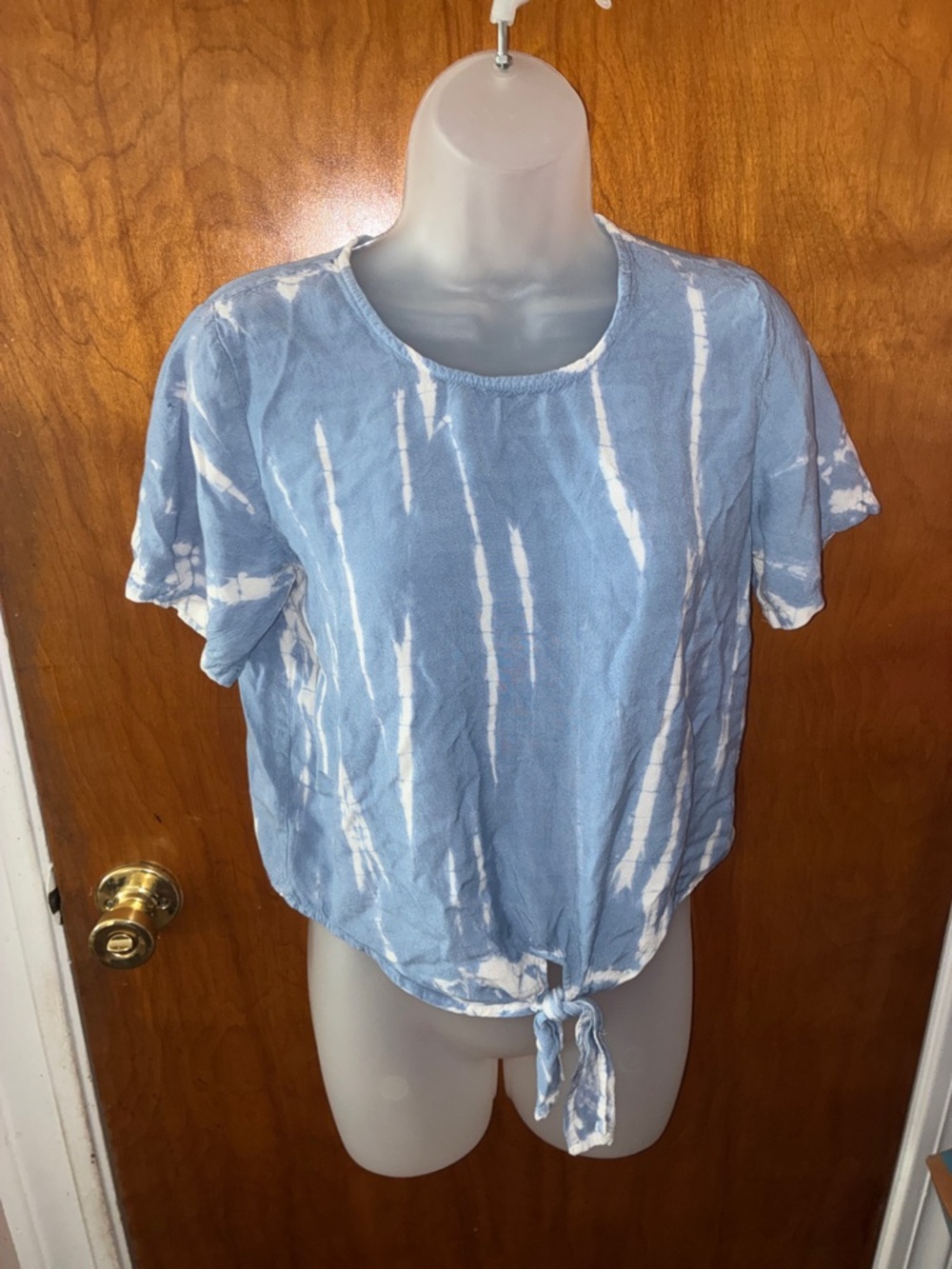 Style Envy Light Blue and White Tie-Dye Short Sleeve Crop Top with Front Tie